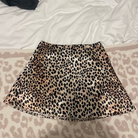 Princess Polly leopard mini skirt - Picture 3 of 5